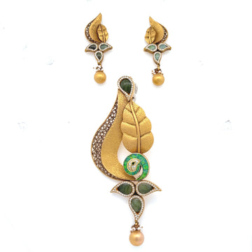 Anjali Gold Pendant Set
