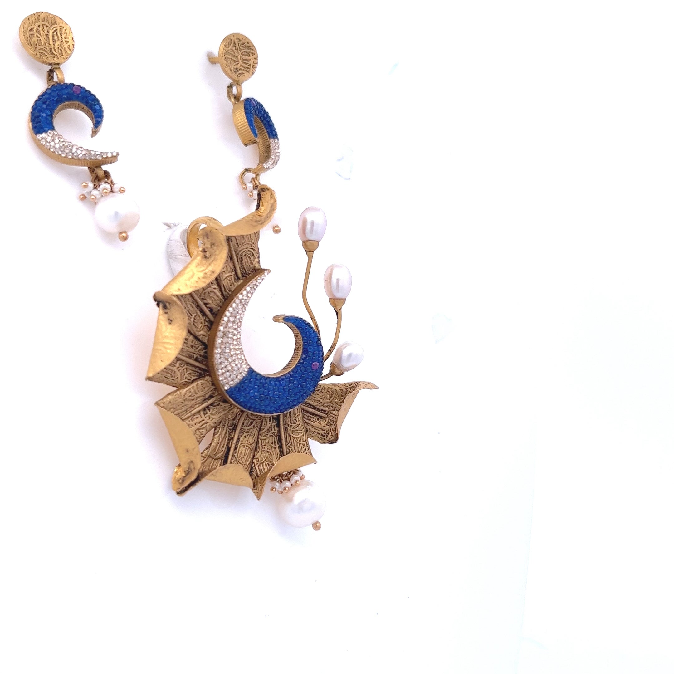 Disha Gold Pendant Set