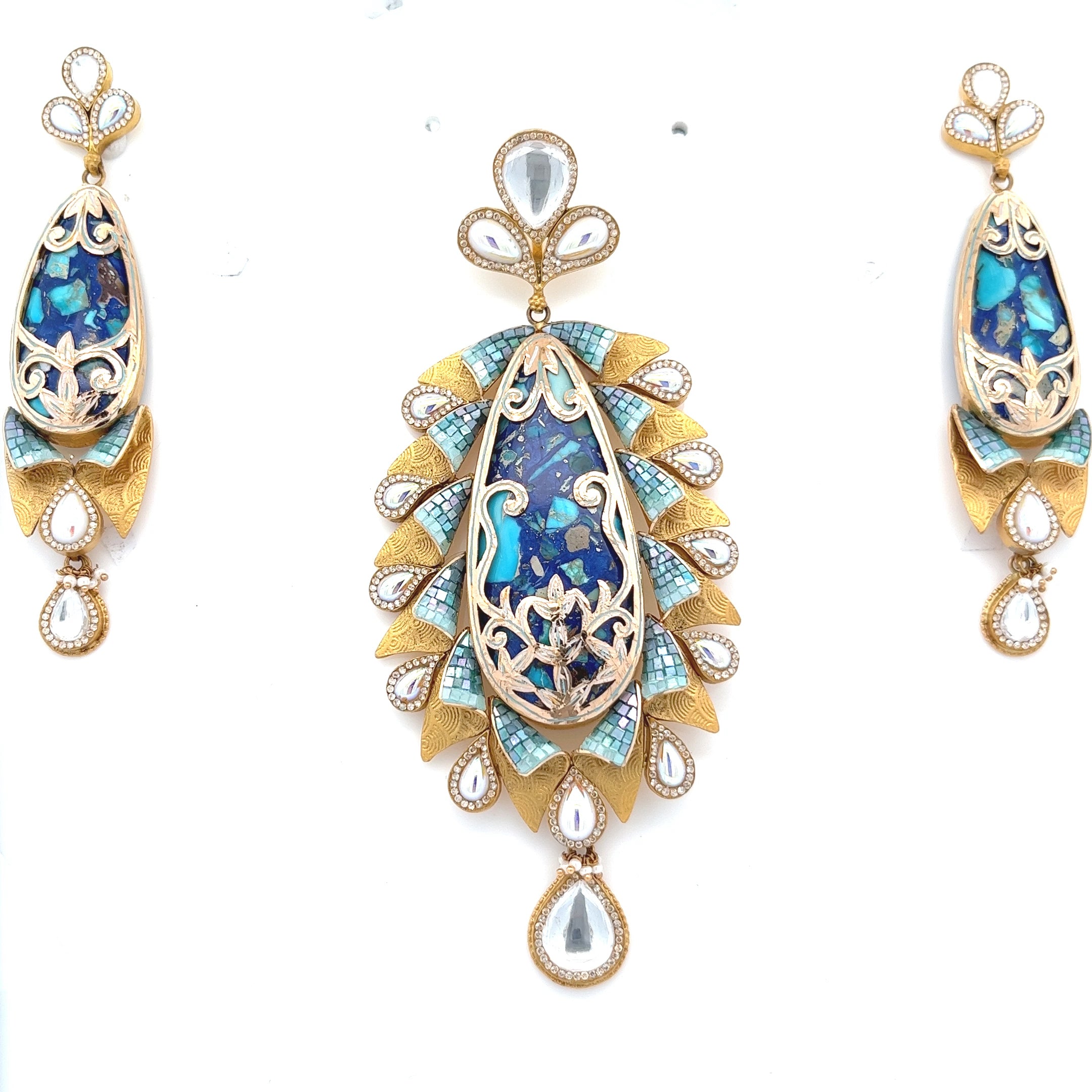 Kaveri Gold Pendant Set