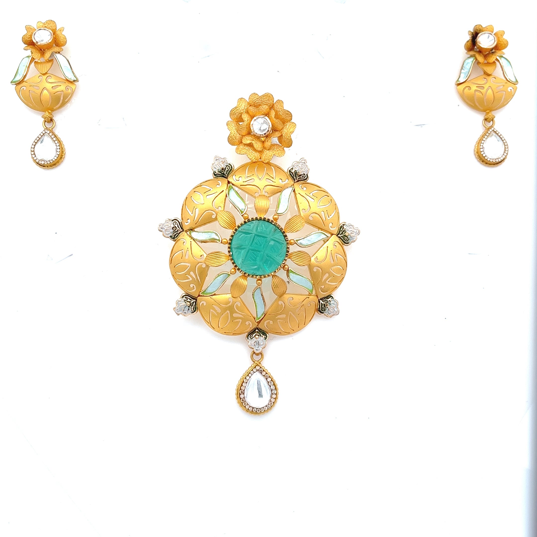 Aruna Gold Pendant Set