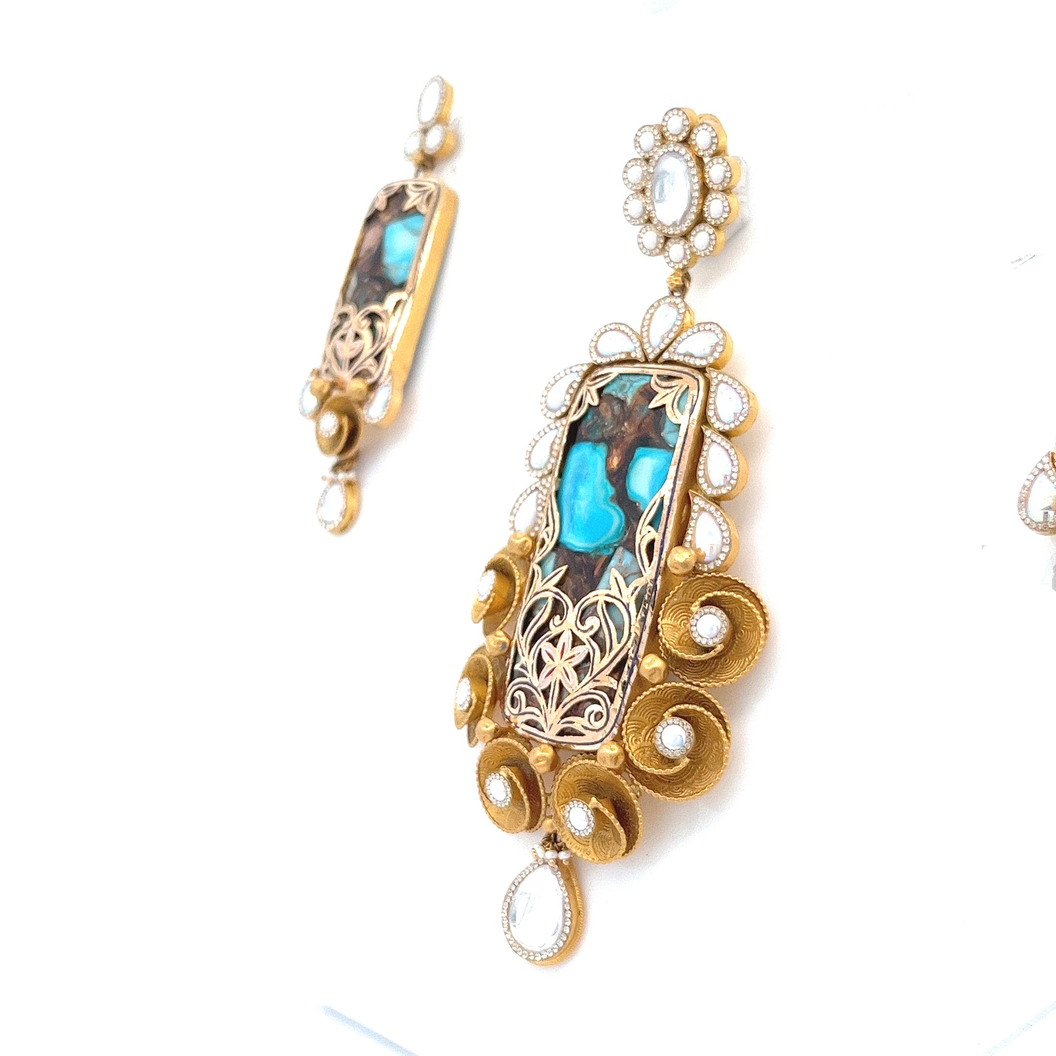 Bhumi Gold Pendant Set