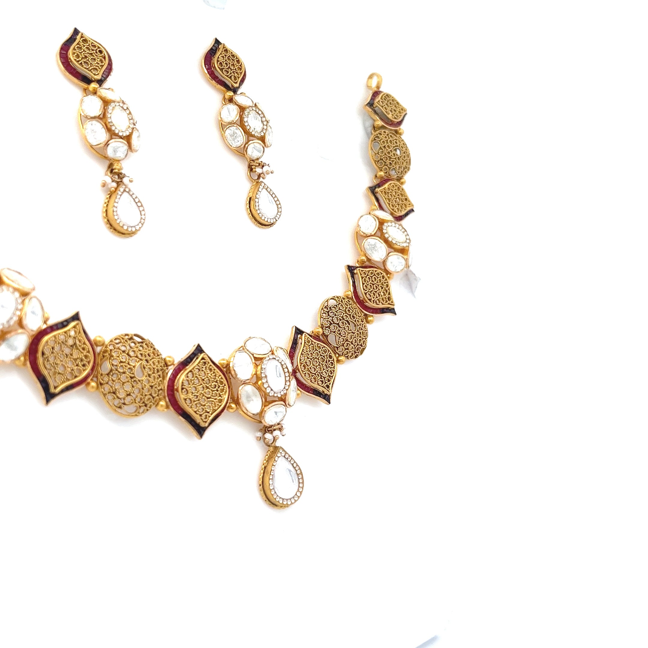 Sharvi Gold Necklace