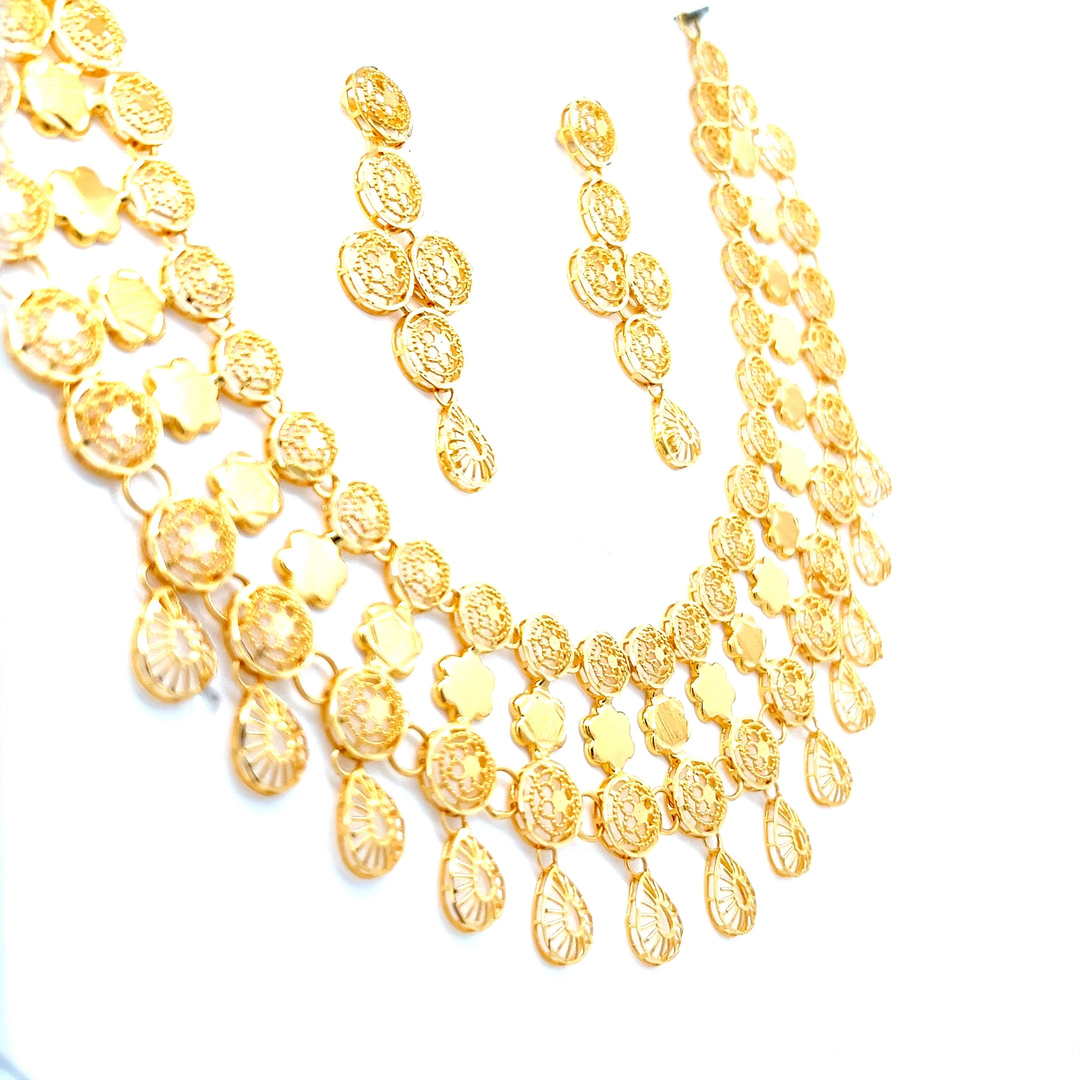 Mila Gold Necklace