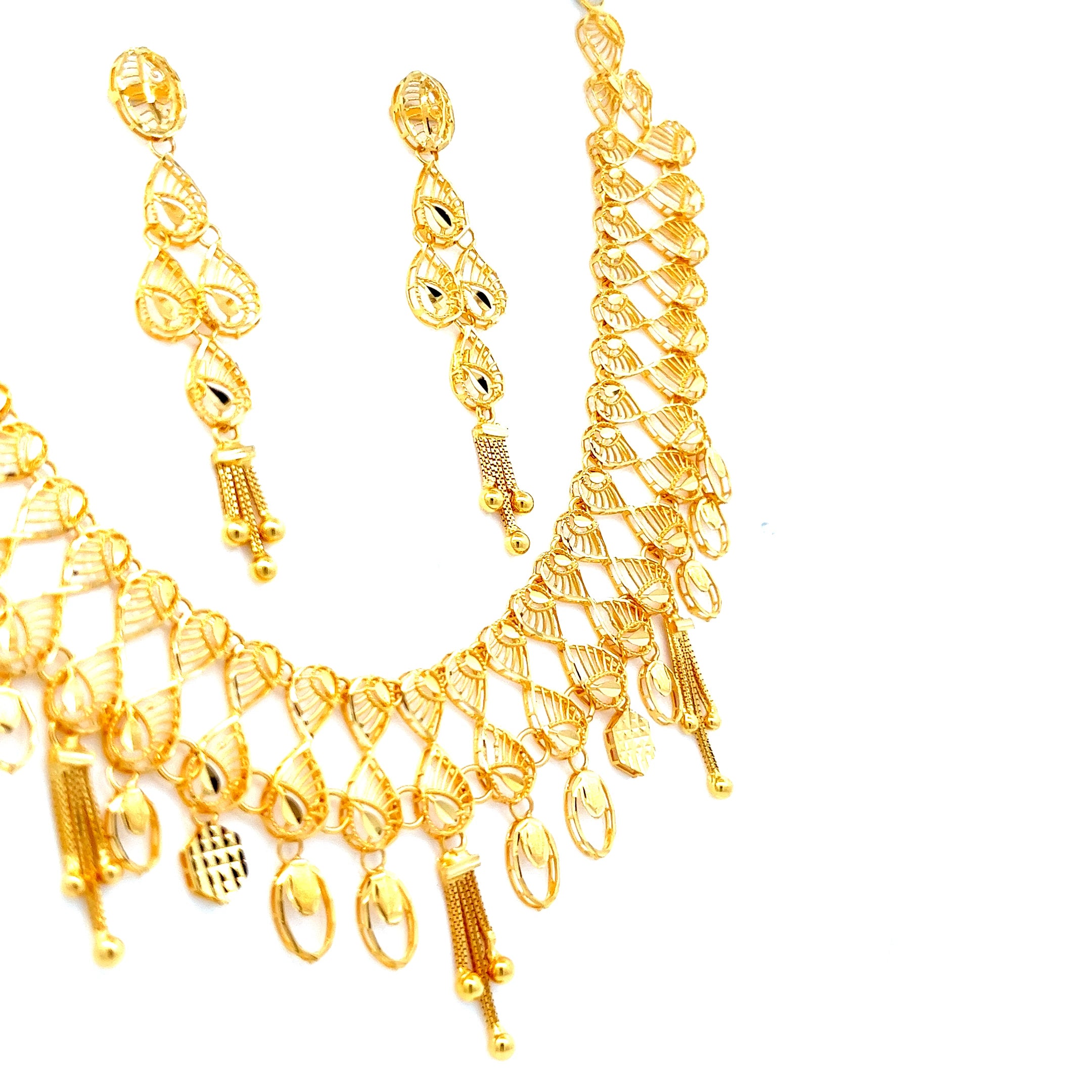 Pritha Gold Necklace