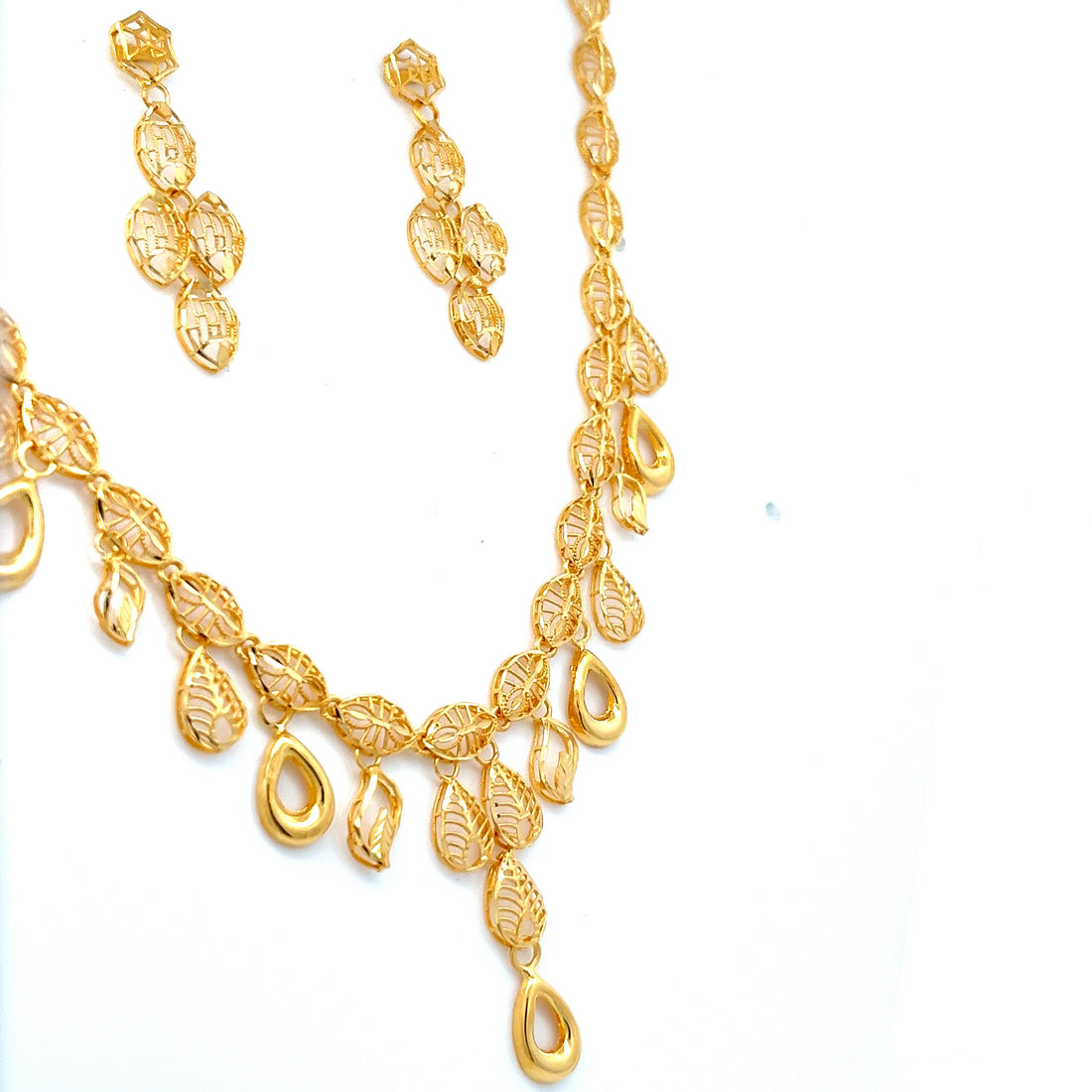 Kriti Gold Necklace