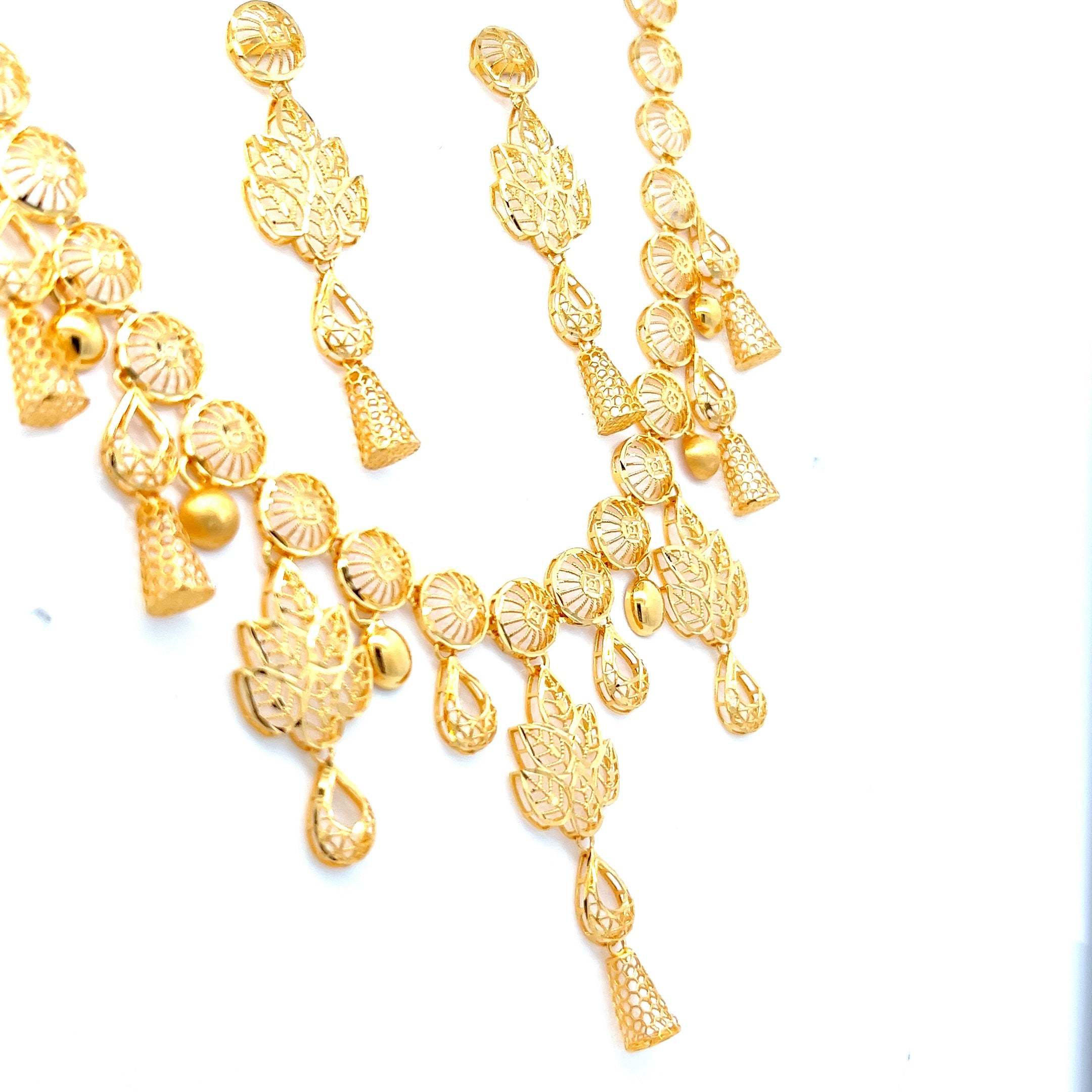 Ravya Gold Necklace