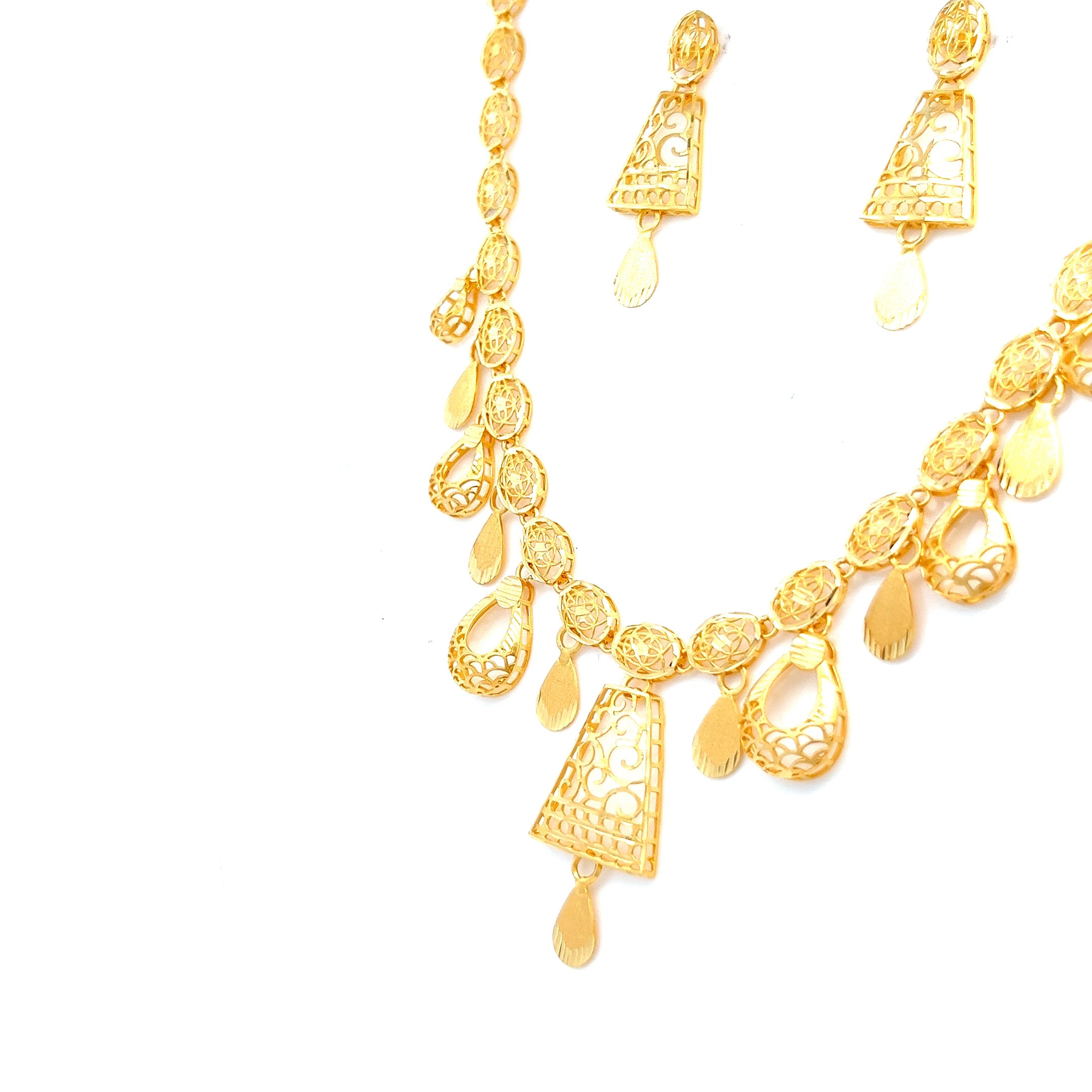 Vihana Gold Necklace