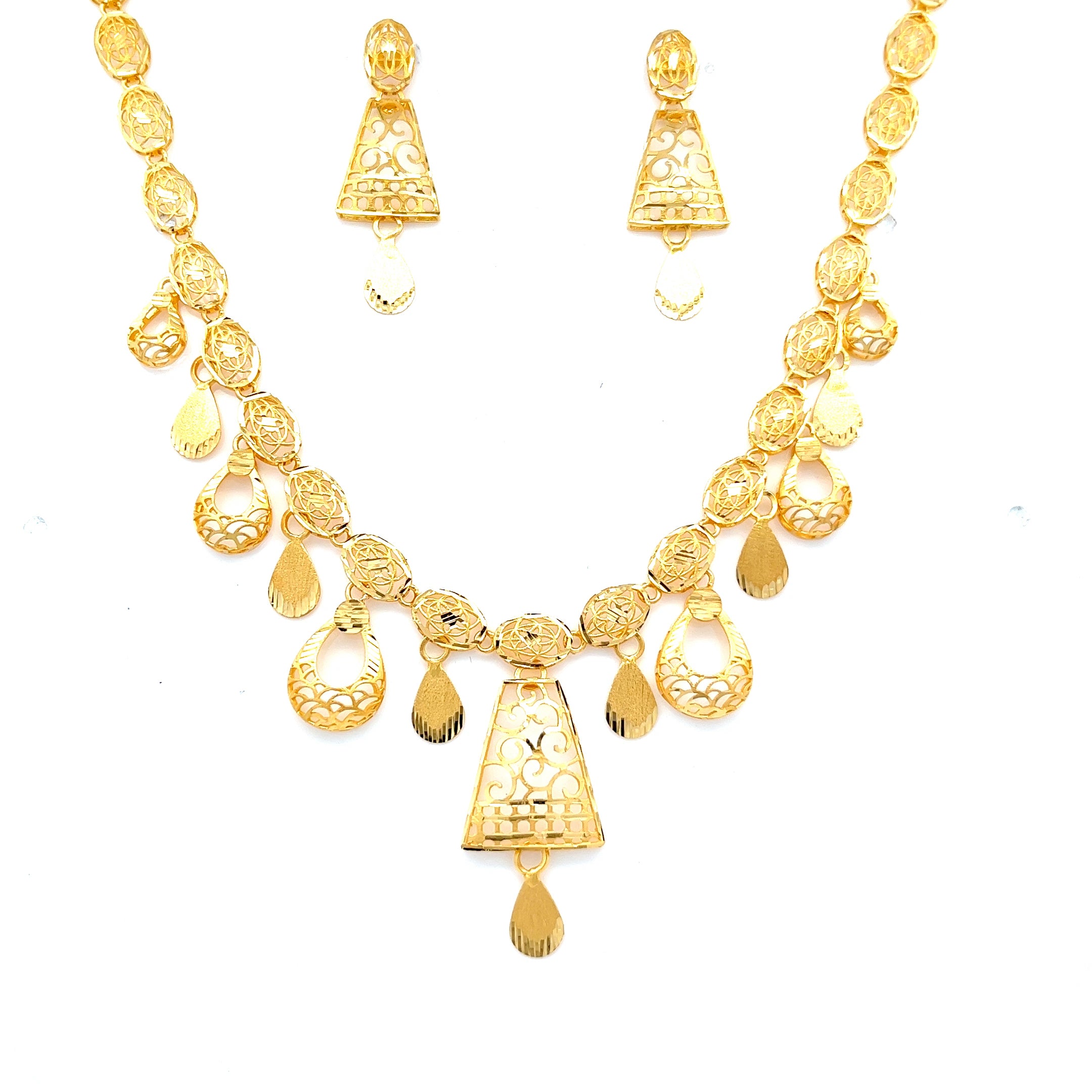 Vihana Gold Necklace