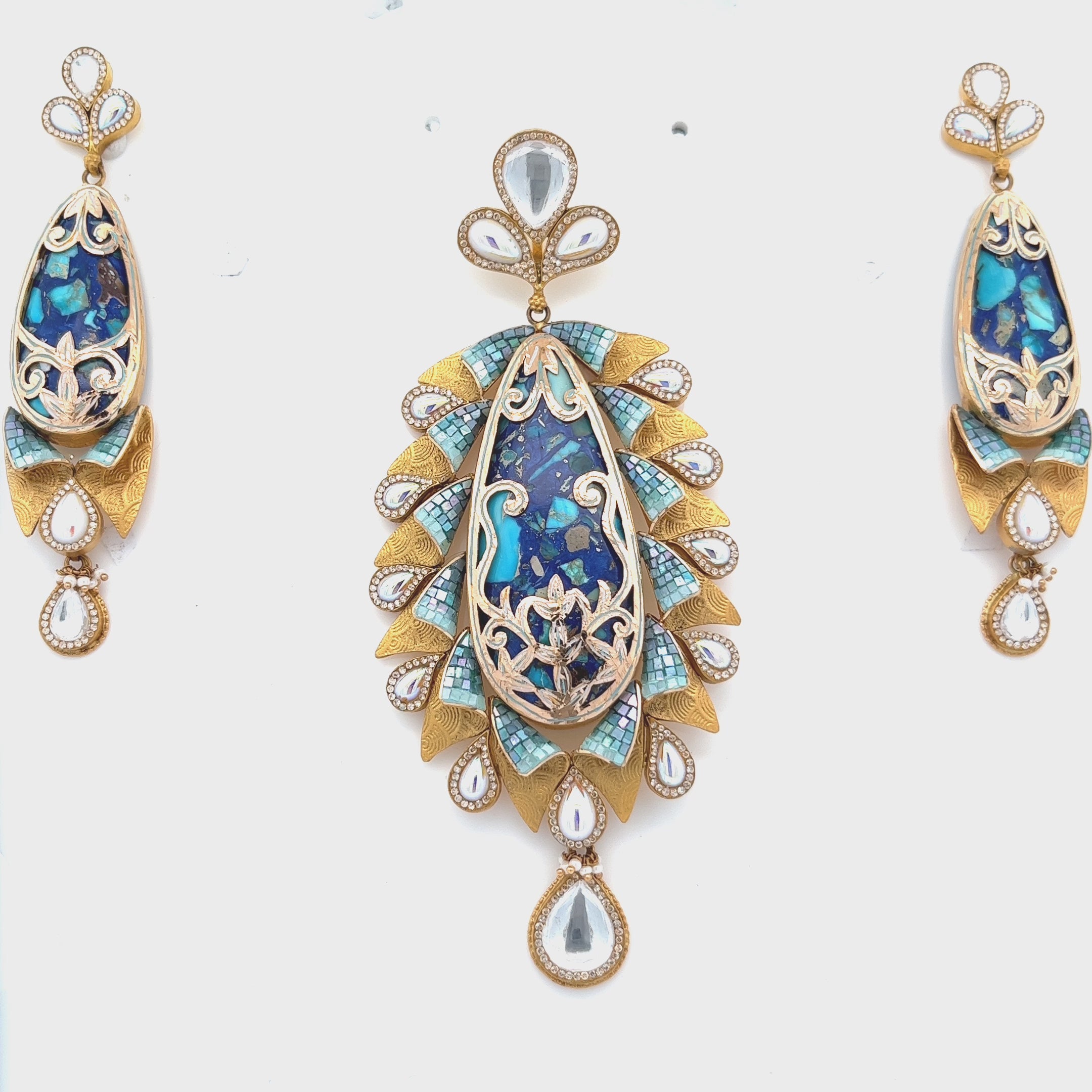 Kaveri Gold Pendant Set