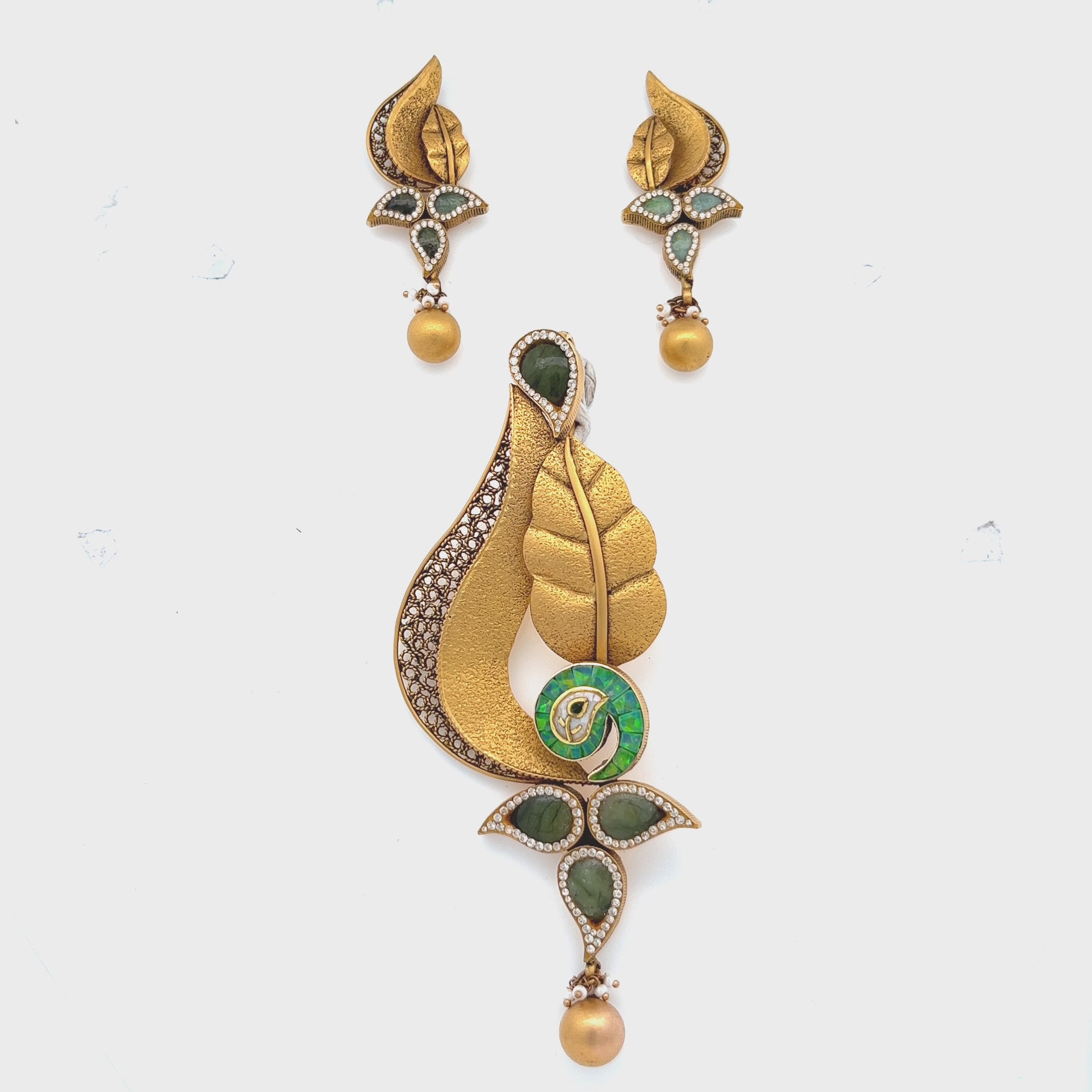 Anjali Gold Pendant Set