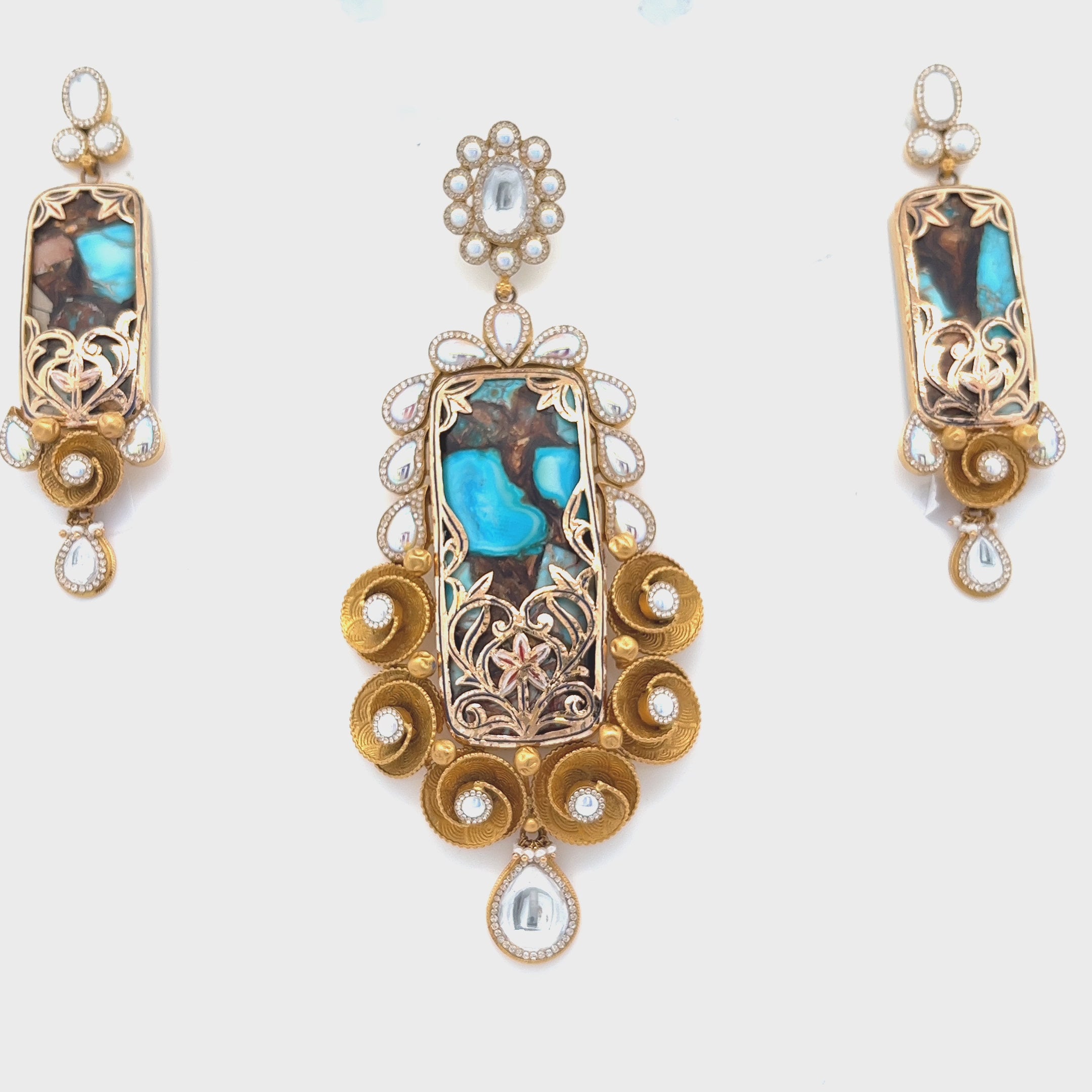 Bhumi Gold Pendant Set