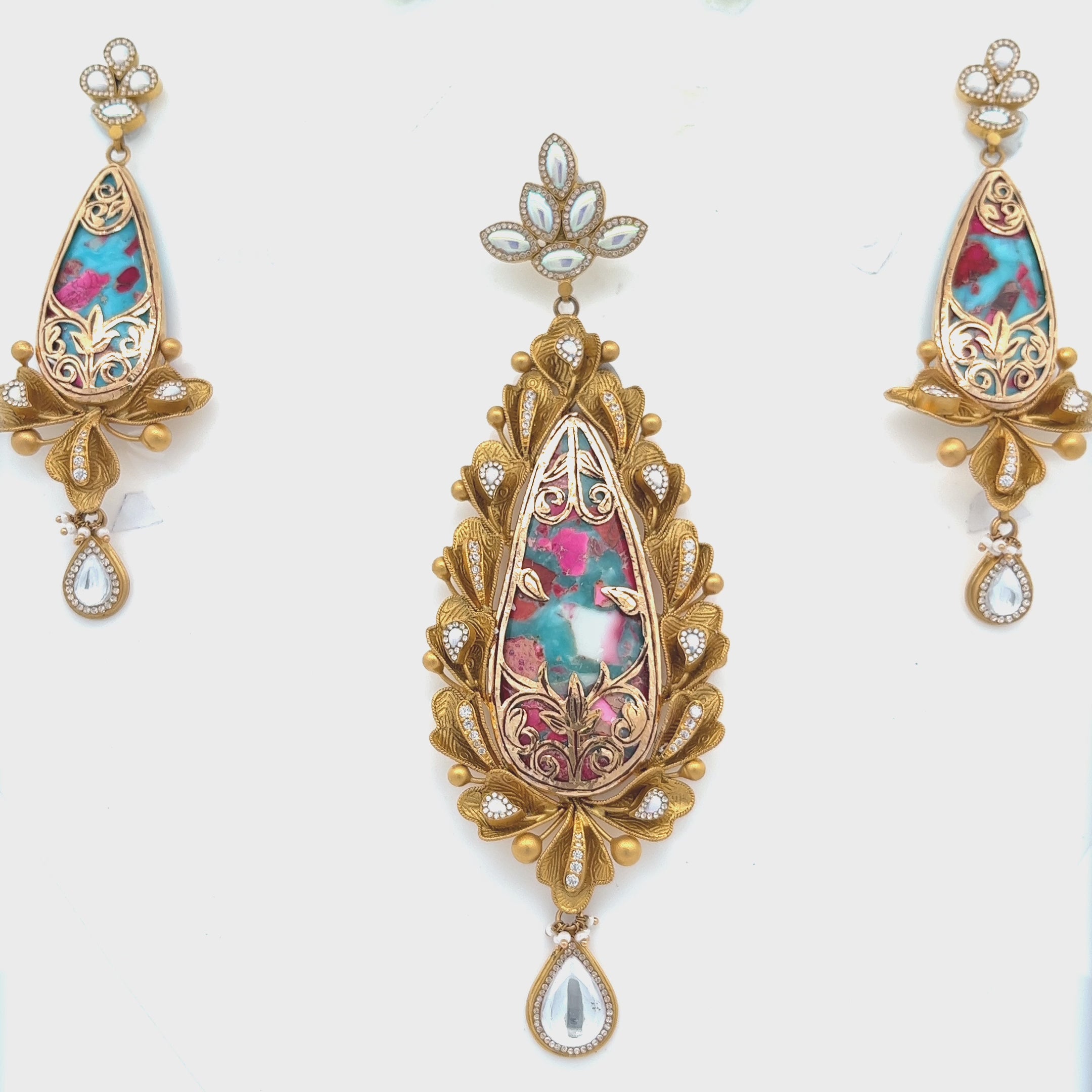 Jiya Gold Pendant Set