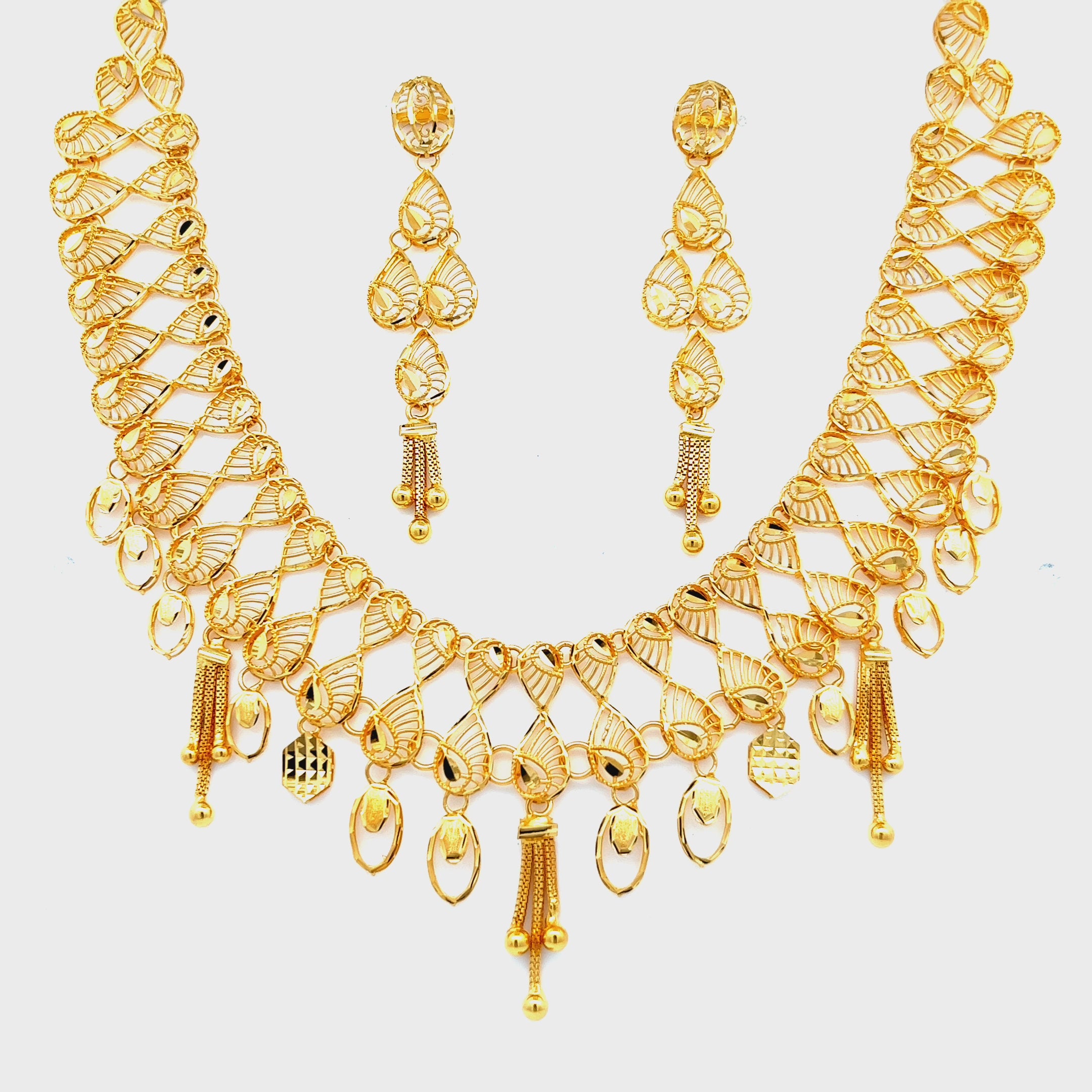 Pritha Gold Necklace