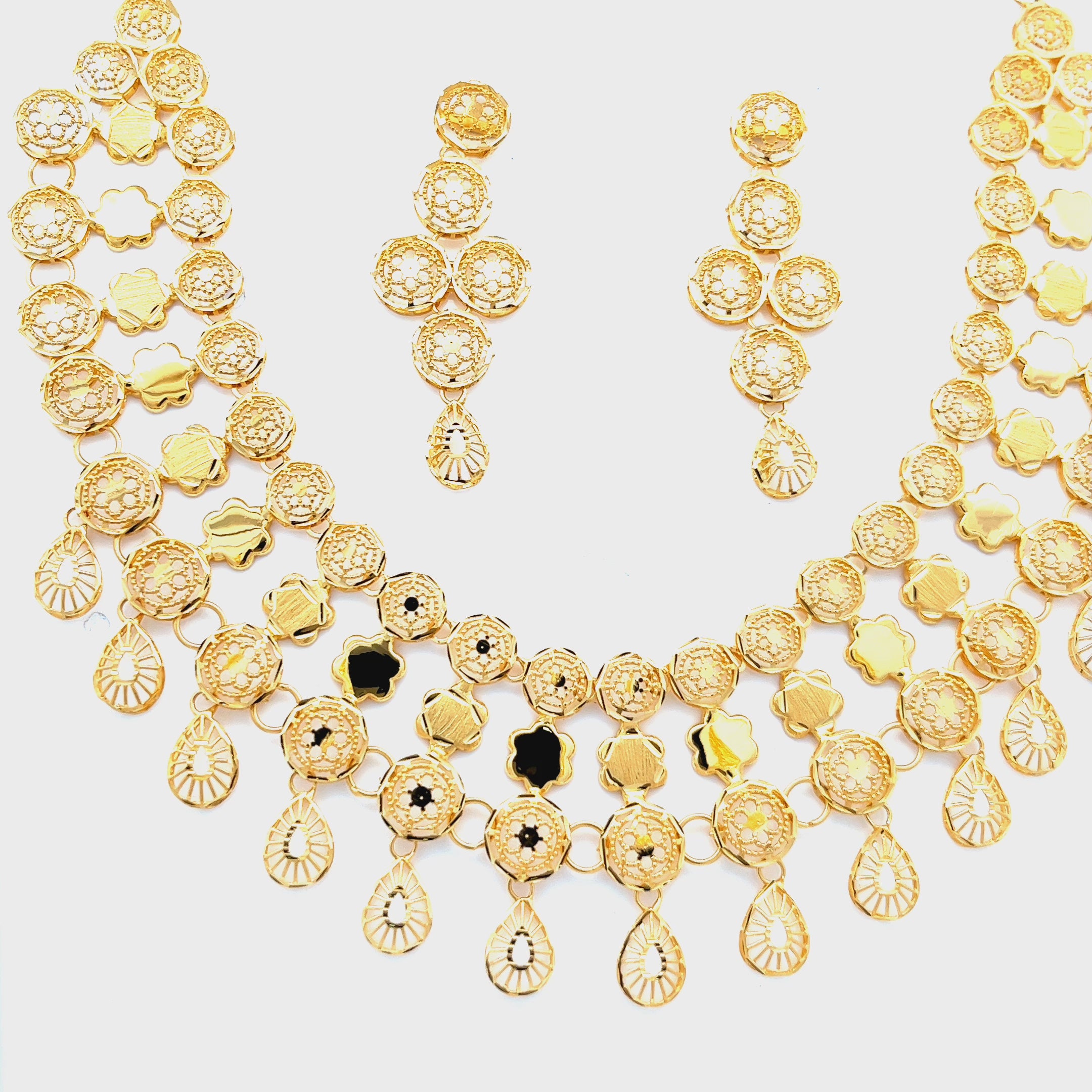 Mila Gold Necklace