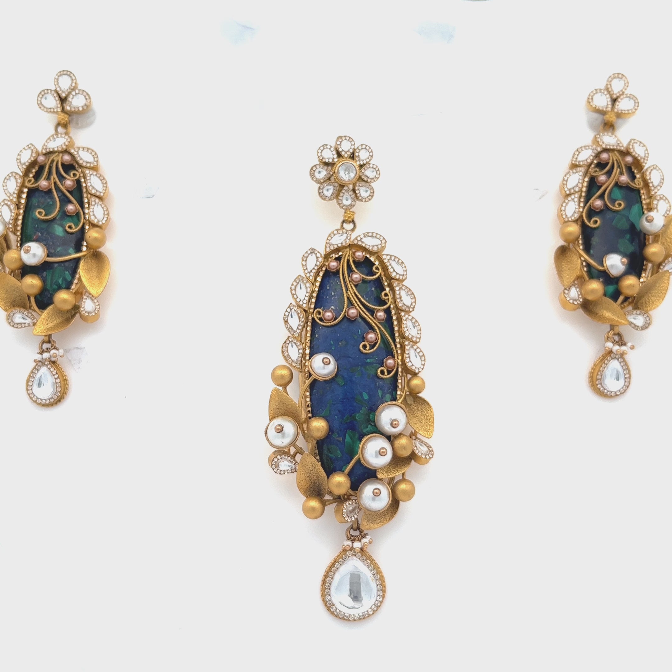 Priya Gold Pendant Set